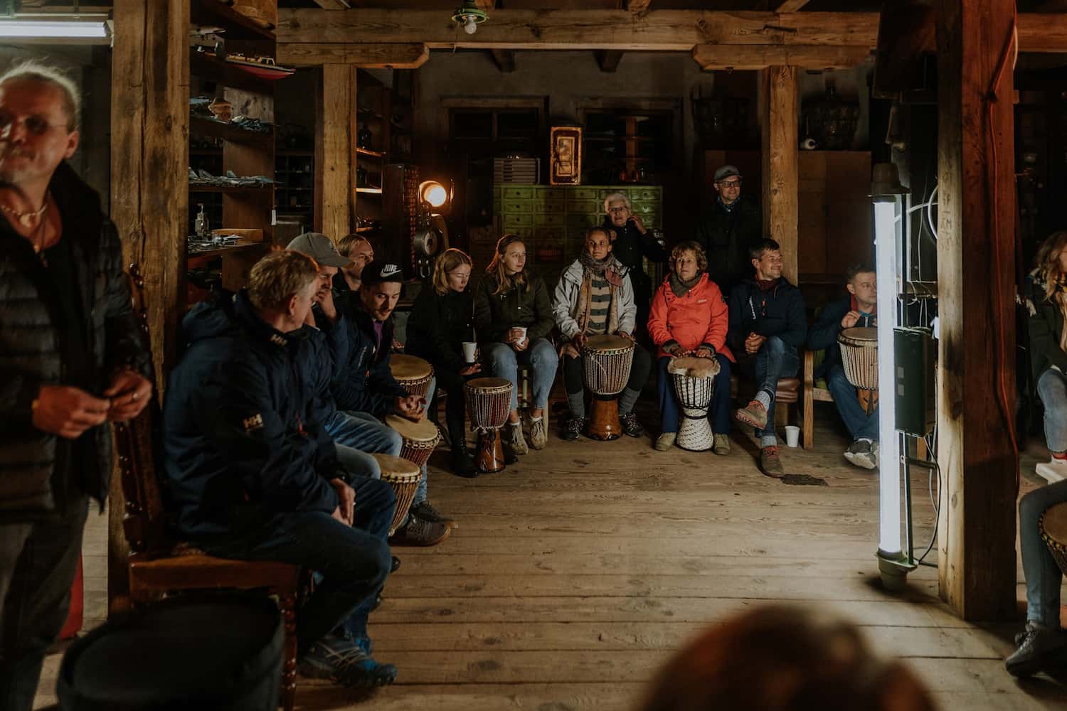 Kā komandas saliedēšanās pasākumi atšķiras no korporatīvajiem pasākumiem?