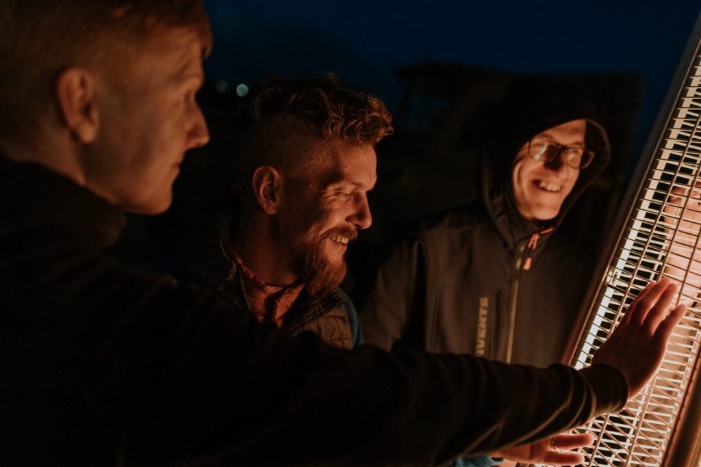 Ko iegūst uzņēmums, rīkojot korporatīvos pasākumus?